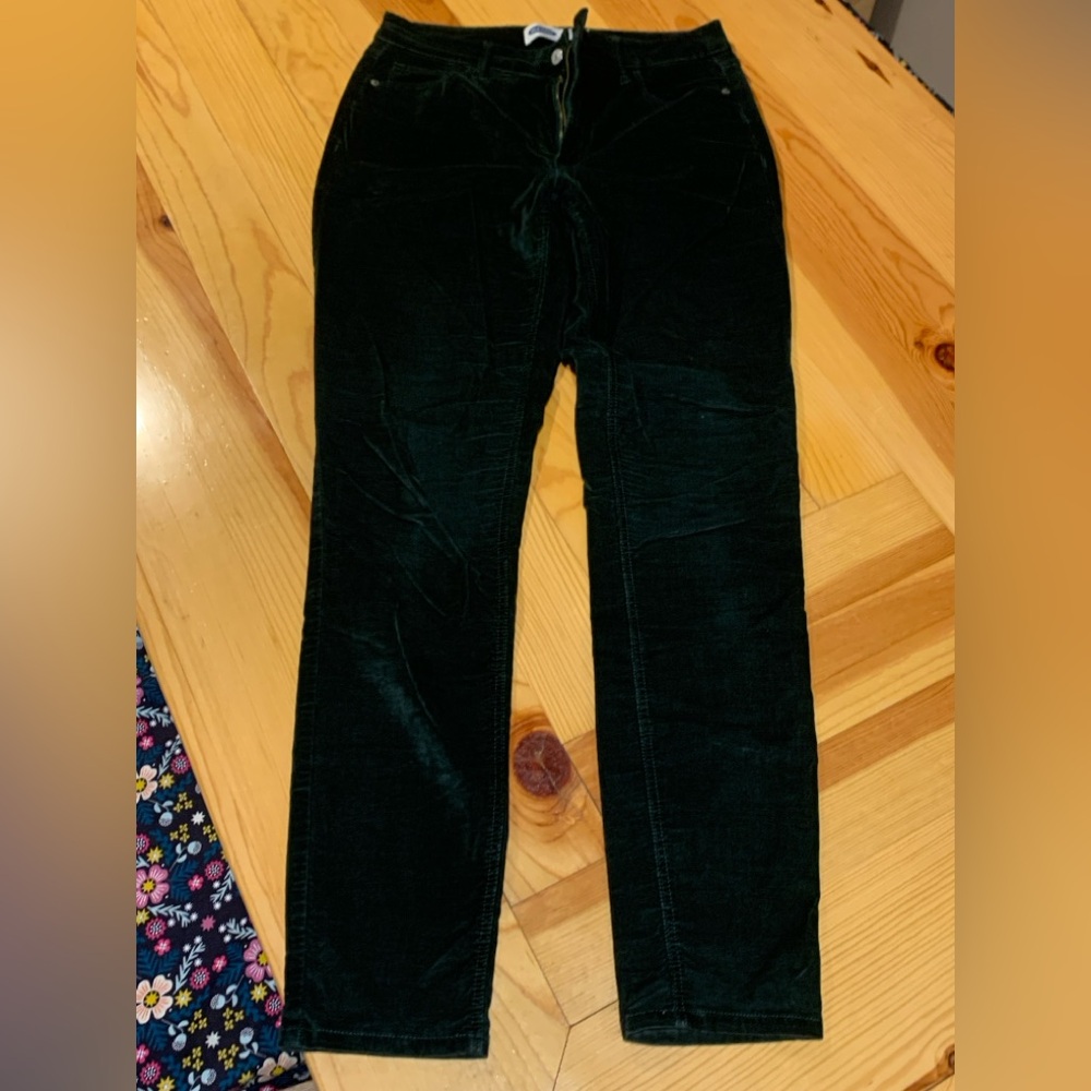 Old navy rockstar super high rise green velvet pant. 8 tall